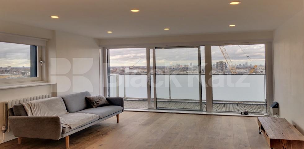 			UNDER OFFER  (Includes Water Rates). , 1 Bedroom, 1 bath, 1 reception Apartment			 Denning Point. Commercial Street., Aldgate 